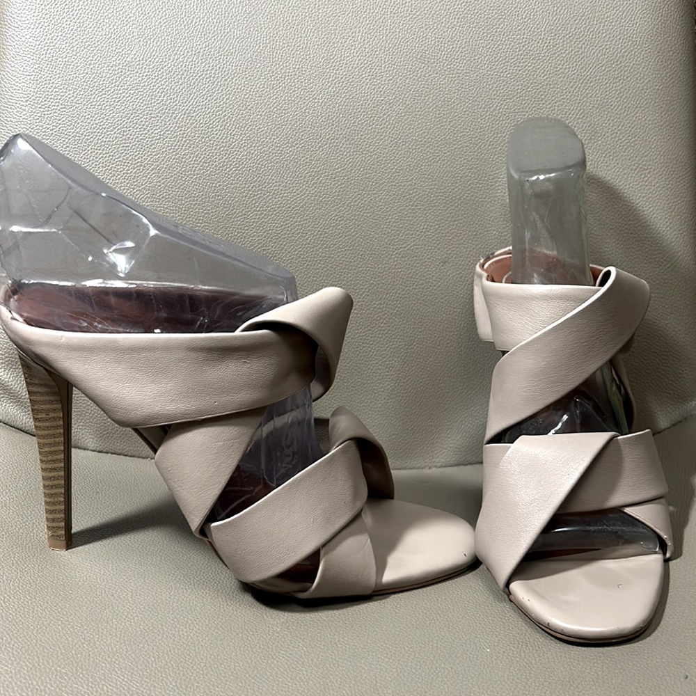 Worn once soft leather heels, Sz 5 (fit like 5.5)